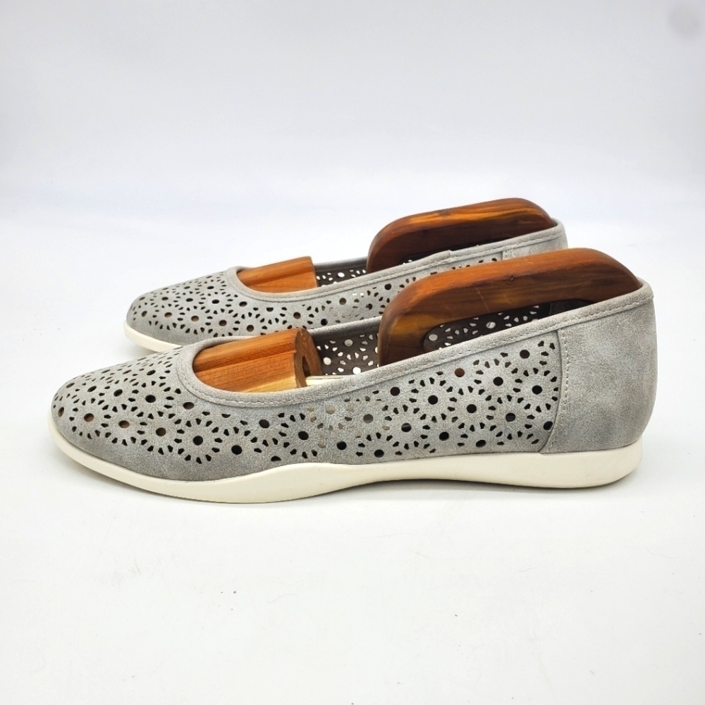 CLIFFS BY WHITE MOUNTAIN SHOES WOMENS 9M GREY FLATS